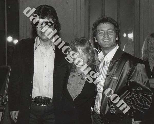 Ronnie Milsap, Barbara Mandrell, Larry Gatlin 1982, NYC cliff.jpg